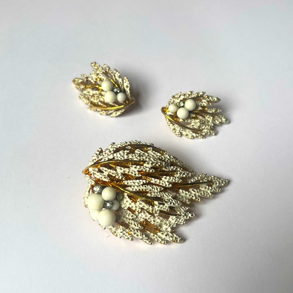 Vintage feather designed brooch and earring set